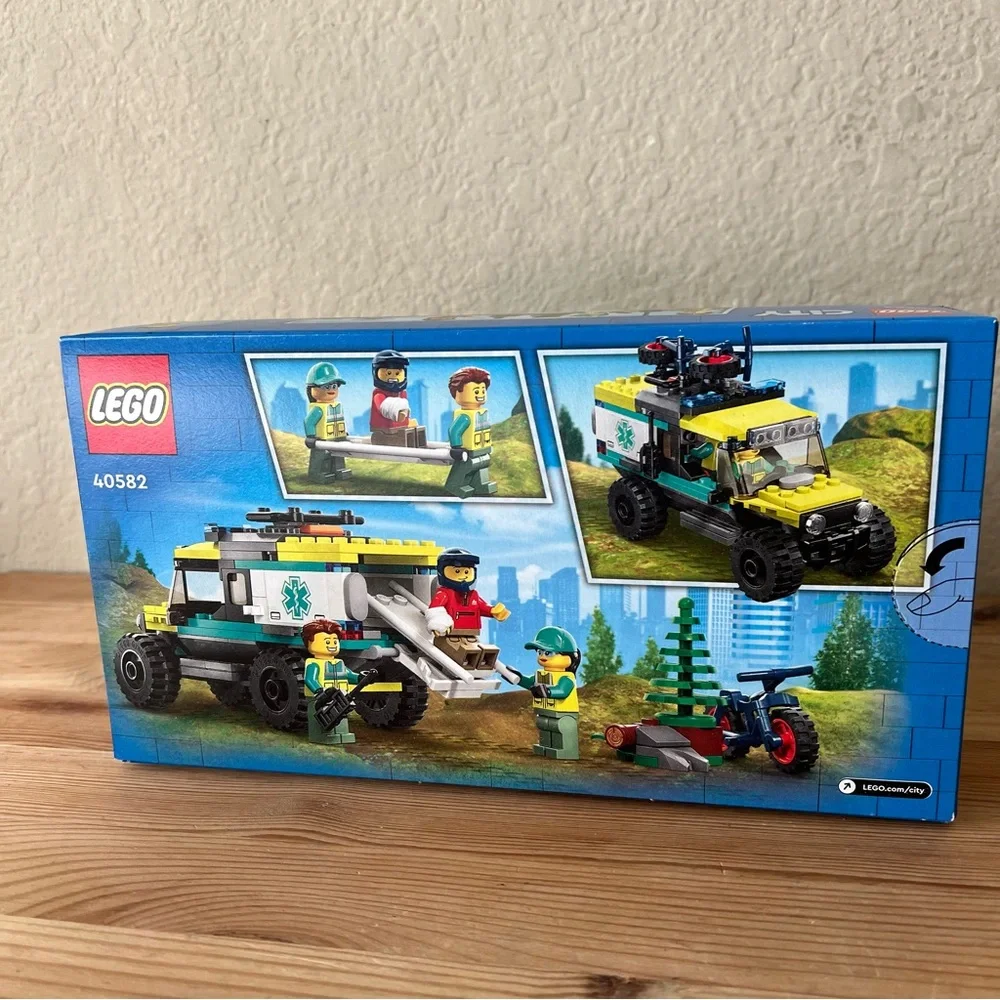 Sealed New Lego City 4x4 Off-Road Ambulance Rescue Car Set 40582 Building Blocks